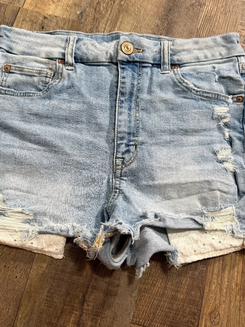American Eagle Distressed Denim Shorts Size 10 Light Wash Super Stretch
